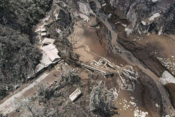Tanah Longsor dan Awan Panas Jadi Ancaman Lain dari Erupsi Gunung Semeru