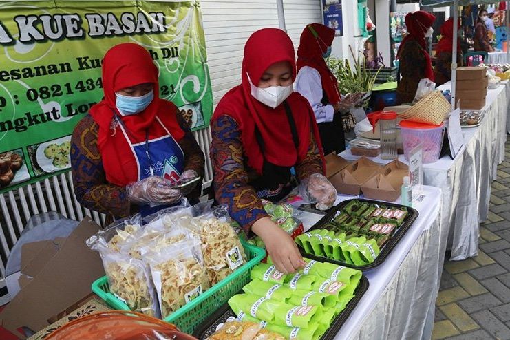 Di Balik Menaikkan Pertumbuhan Ekonomi Warga Lokal Melalui Kampung Wisata Kue
