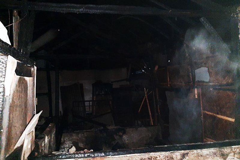 Ditinggal Beli Makan Sahur Rumah Warga di Situbondo Terbakar