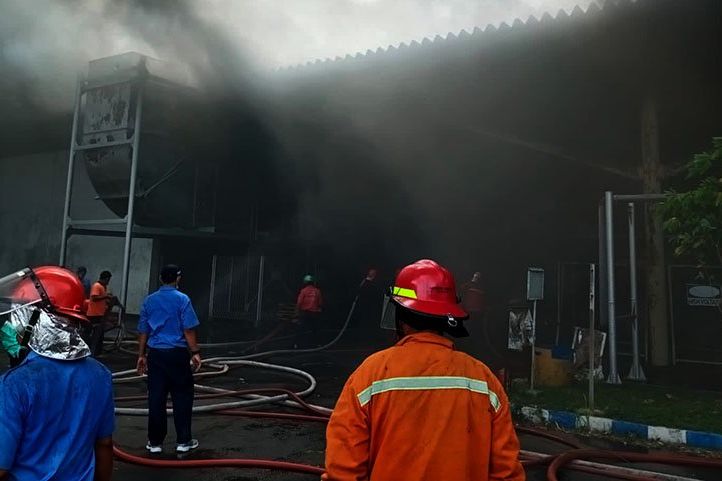 Suara Ledakan Sempat Terdengar di Kebakaran PT Mertex Indonesia
