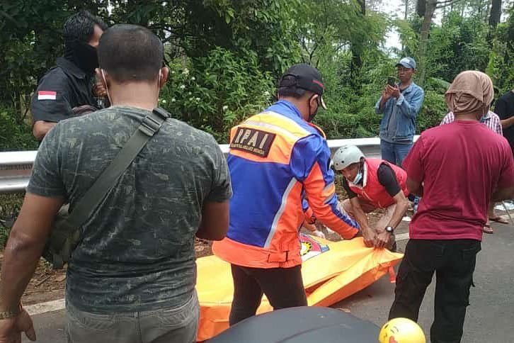 Diduga Rem Motor Blong, Ibu Meninggal dan Anak Terluka di Jalur Maut Cangar