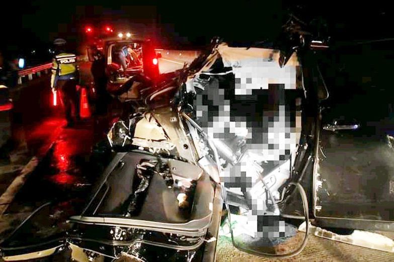 Rombongan MPV Group Musik Religi Debu Mengalami Kecelakaan di Tol Paspro, Dua Orang Tewas
