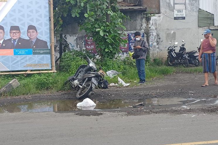 Pemotor Asal Sidoarjo Tewas Terlindas Truk By Pass Mojokerto