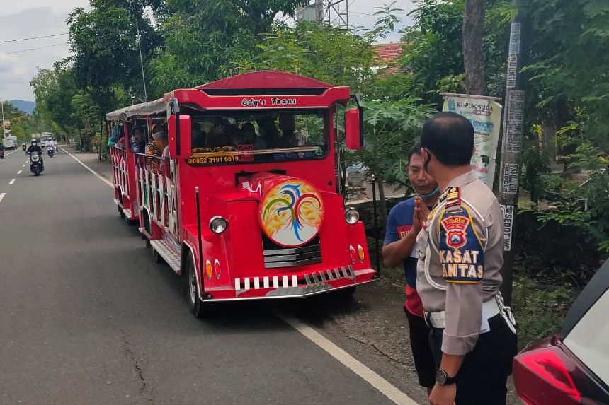 Dianggap Berbahaya Bagi Keselamatan Penumpang, Polisi Hentikan Kereta Kelinci