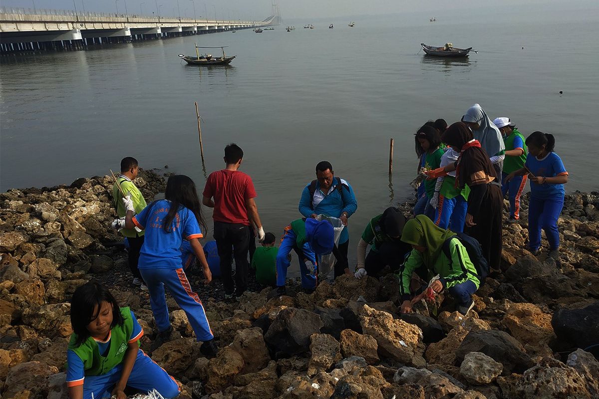 Hari Nusantara, Pemkot Surabaya Gelar Kerja Bakti di Bawah Kaki Suramadu