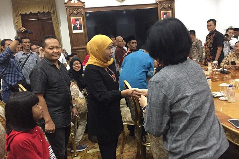 Evakuasi 248 Warga Jatim dari Cina, Khofifah: Diupayakan Satu Pesawat