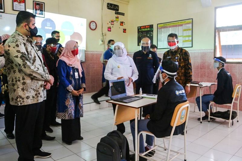 Gubernur Khofifah: Uji Coba Pembelajaran Tatap Muka Tetap Wajib Terapkan Protokol Kesehatan