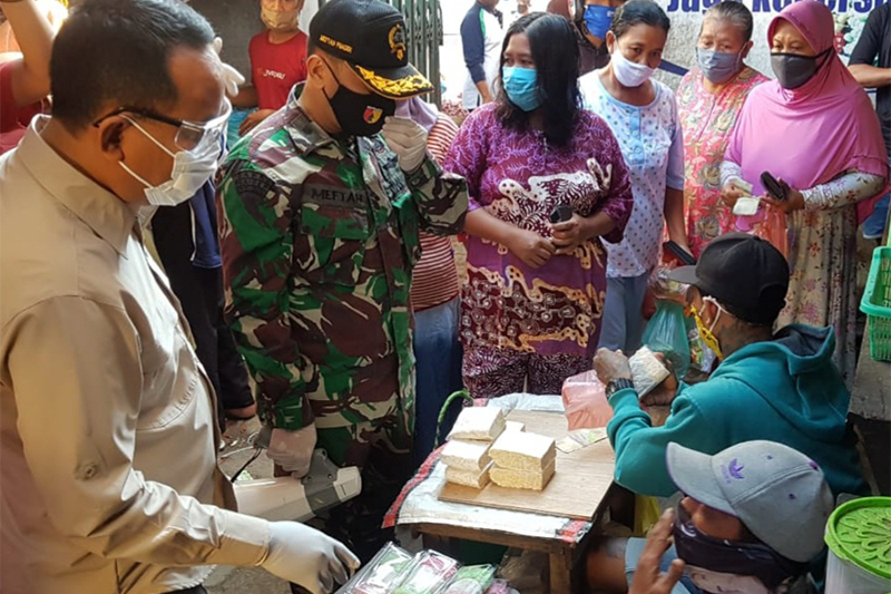Operasi Penegakan, Satgas Covid-19 Probolinggo Temukan Pedagang Pasar Tak Bermasker