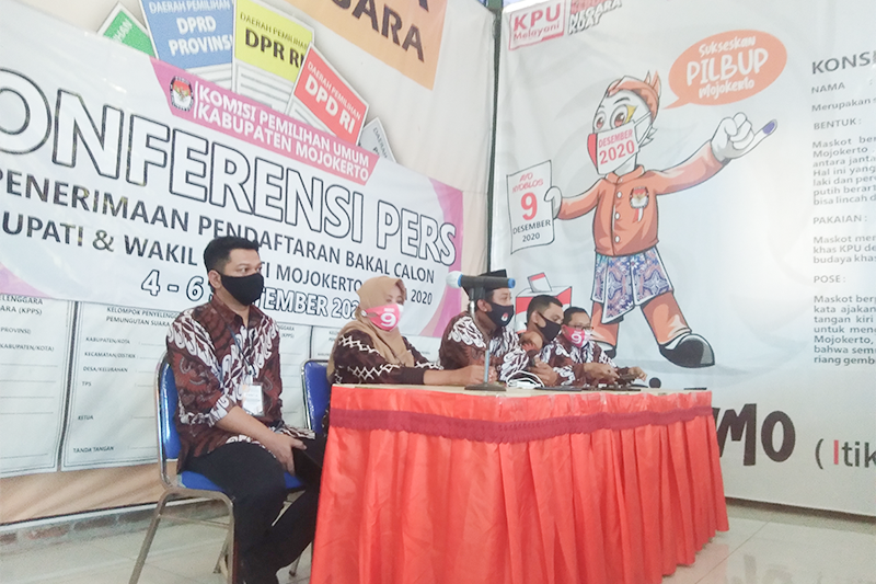 Hasil Negatif, Tiga Paslon di Mojokerto Jalani Tes Kesehatan di RSU Soetomo