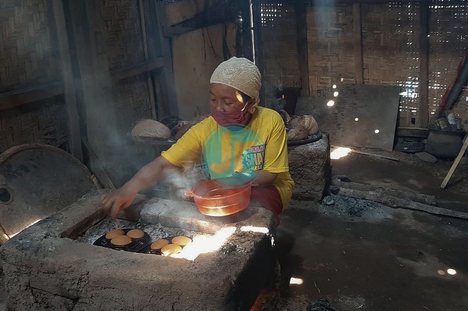 Mengenal Klemben, Jajan Lebaran Tradisi Banyuwangi yang Sedang Ramai Pesanan