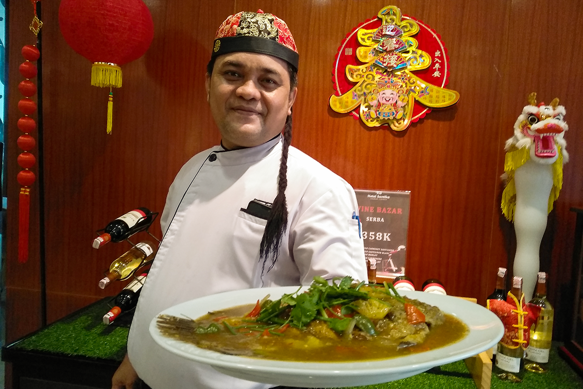 Gurami Tiga Rasa Menu Andalan Imlek di Santika Jemursari