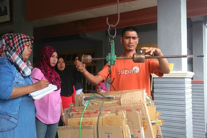 Warga di Lamongan Biayai Iuran BPJS dari Hasil Sampah