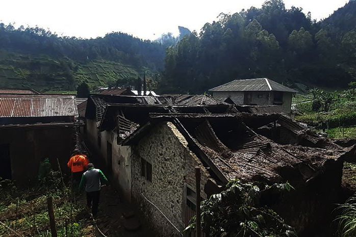 Dua Rumah Warga di Magetan Tertimpa Material Tanah Longsor