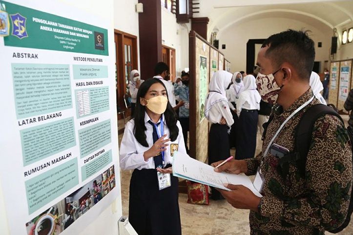 63 Hasil Penelitian Pelajar SMP/MTs se-Surabaya Bertanding dalam LPPS 2021
