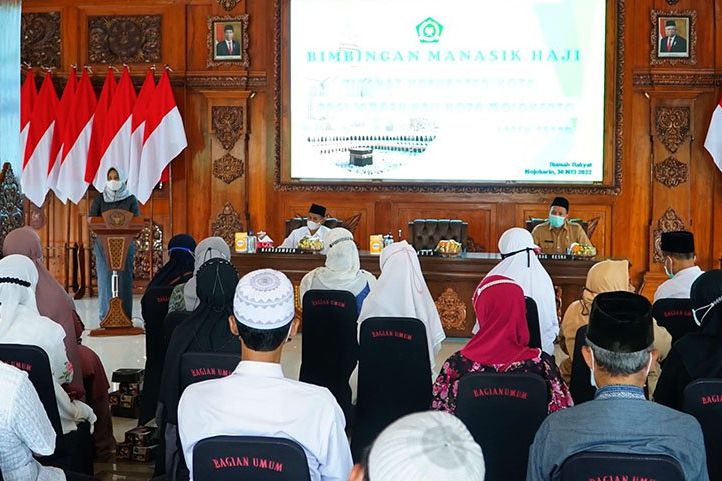 Buka Bimbingan Manasik Haji, Ini Pesan Ning Ita Ke 71 CJH Kota Mojokerto