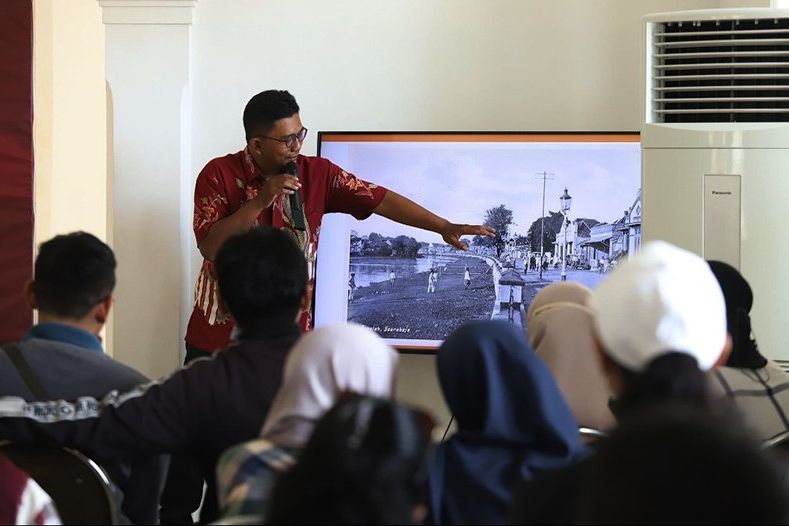 Soekarno Pernah Menjadi Pegawai Kereta Api di Stasiun Semut Surabaya