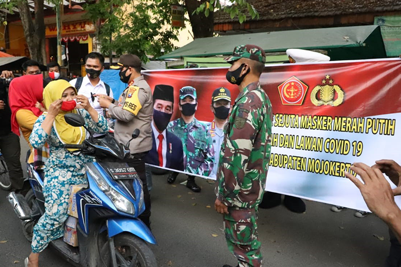 Sambut Hari Kemerdekaan RI Ke 75, Polres Mojokerto Kampanyekan Sejuta Masker Merah Putih 