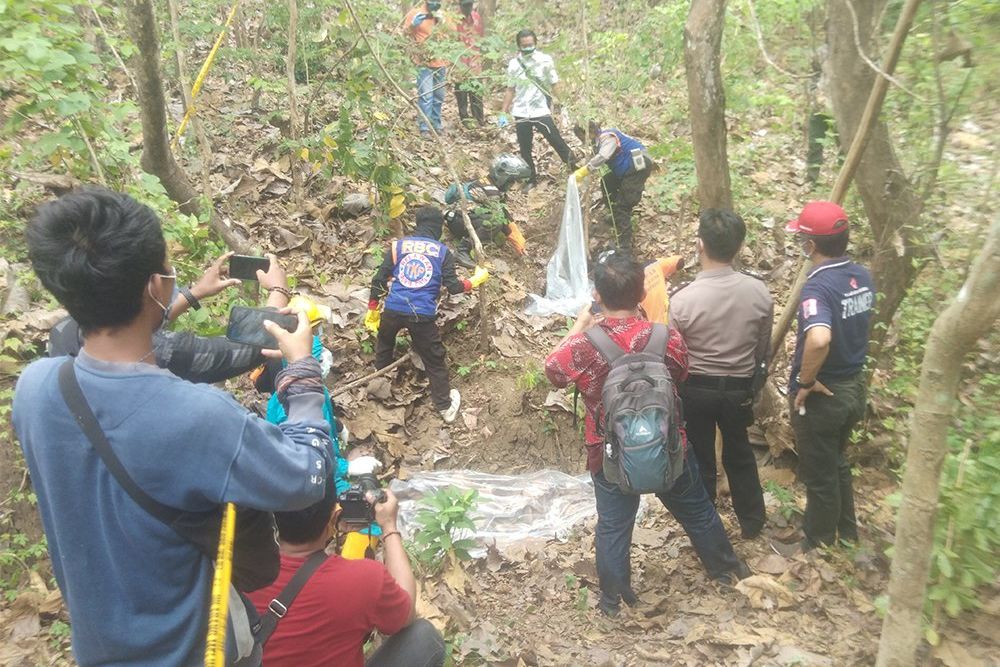 Mayat Pria Telanjang Ditemukan di Gunung Butak