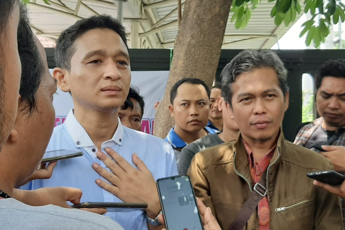 Dianggap Merugikan, Puluhan Member Protes Pemblokiran Memiles di Polda Jatim