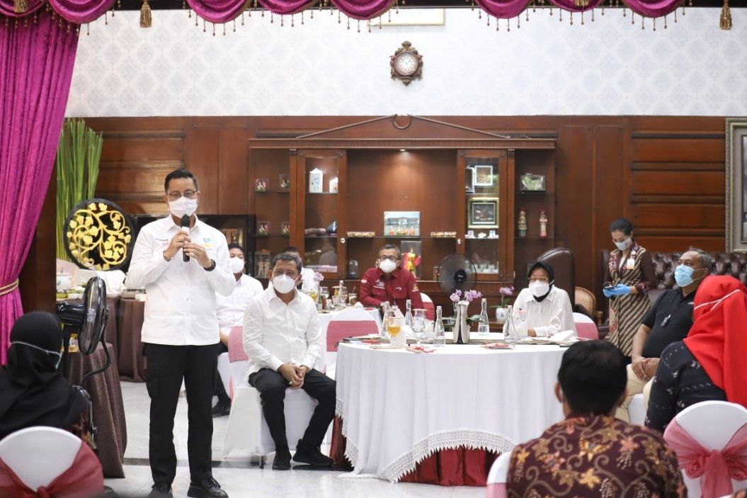 Mensos Puji Penanganan Bansos di Surabaya