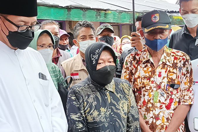 Ramai di Media, Mensos Risma Beri Bantuan Kakak Beradik Mikrosefalus
