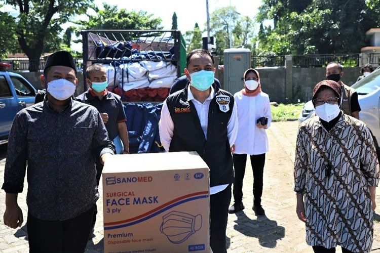 Mensos Risma Beri Bantuan ke Surabaya dan Sejumlah Daerah di Jatim