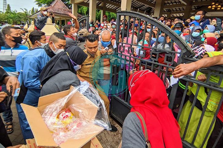 Operasi Pasar Minyak Goreng di Ponorogo Ricuh