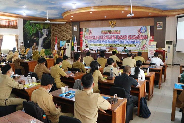 Cegah Kenakalan Remaja, Pemkot Mojokerto Berikan Penguatan Program Ning Ita di Sekolah