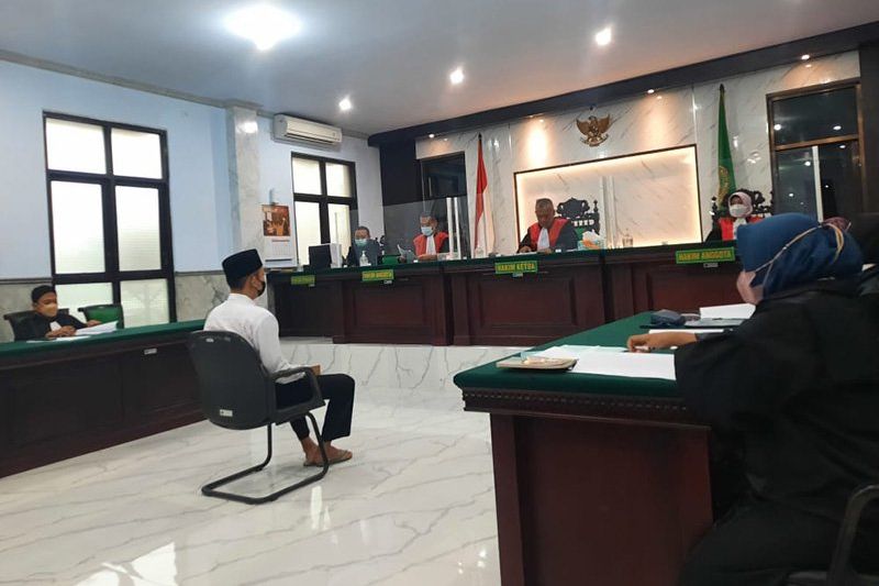 Kasus Aborsi, Terdakwa Randy Mengaku Dipaksa Berhubungan Intim Sama Selebgram Cantik Asal Mojokerto