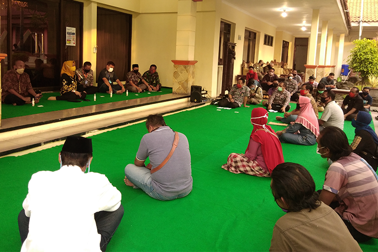 PKL Diajak Bukber, Ning Ita Longgarkan Jam Malam bagi Pedagang