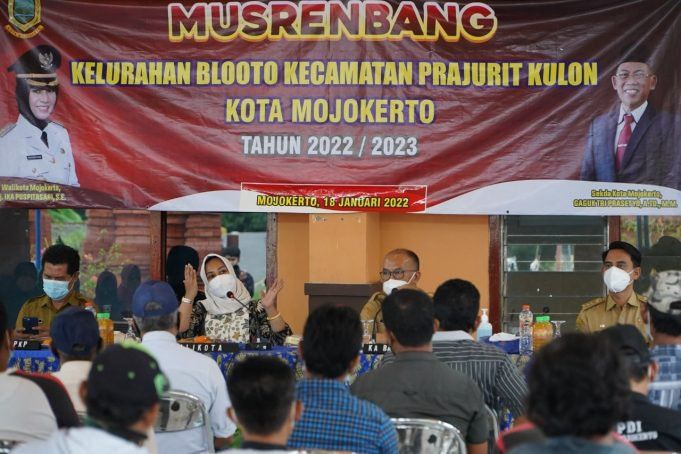 Musrenbang di Kelurahaan Blooto, Ning Ita Akan Meningkatkan Infrastruktur