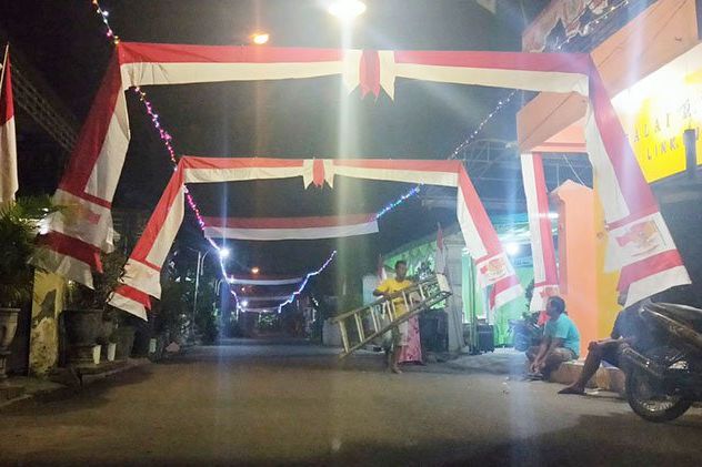 Sambut Hari Jadi Kota Mojokerto ke-104, Warga Pasang Umbul-umbul