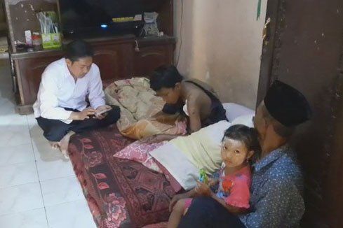 Asyik Bermain Gawai, Bocah 12 Tahun di Mojokerto Disambar Petir