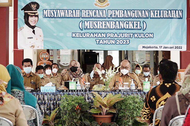Musrenbang di Kelurahan Pralon, Ning Ita Tampung Usulan Warga Soal Pembangunan