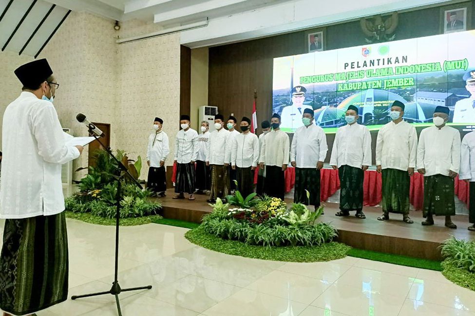 MUI Jatim Ingatkan Seluruh Pengurus Bijak Bermedsos

 
 
