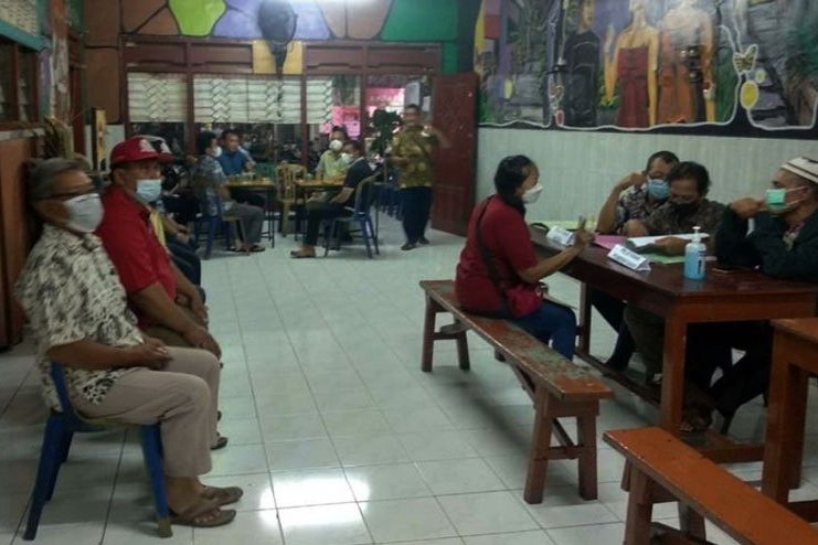 Camat dan Lurah Surabaya 'Berlomba' Berkantor di Balai RW