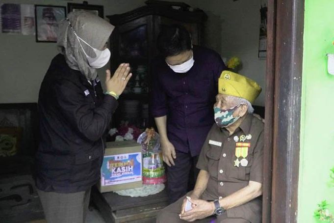 Jumat Barokah, Ning Ita Kunjungi Para Veteran Perang