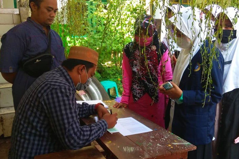 Ratusan Santri Jember Balik ke Ponpes Nurul Jadid, Organisasi Alumni Bantu Tes GeNose