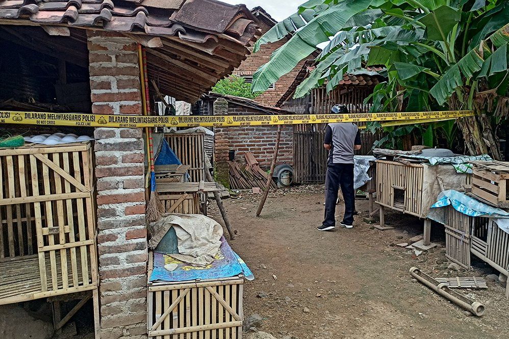 Warga Ponorogo Digegerkan Penemuan Bayi di Gudang Kayu