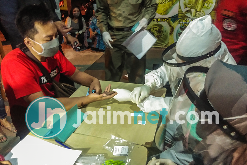 Terjaring Razia Jam Malam, 338 Pengguna Jalan dan Pengunjung Warkop Jalani <em>Rapid Test</em>