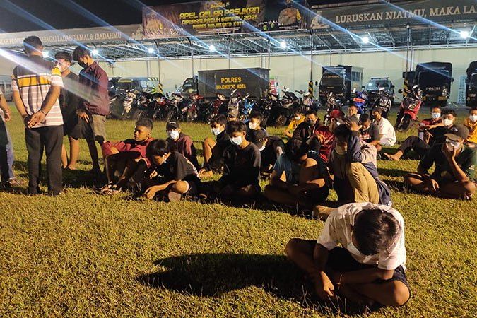 Operasi Patuh Semeru, Polisi Amankan Penunggang 'Kuda Besi' Liar di Belakang TPA Mojokerto