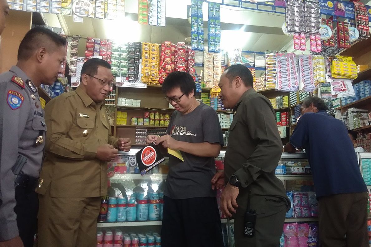 Gelar Operasi Rokok Ilegal, Petugas Gabungan di Mojokerto Amankan 12 Pak