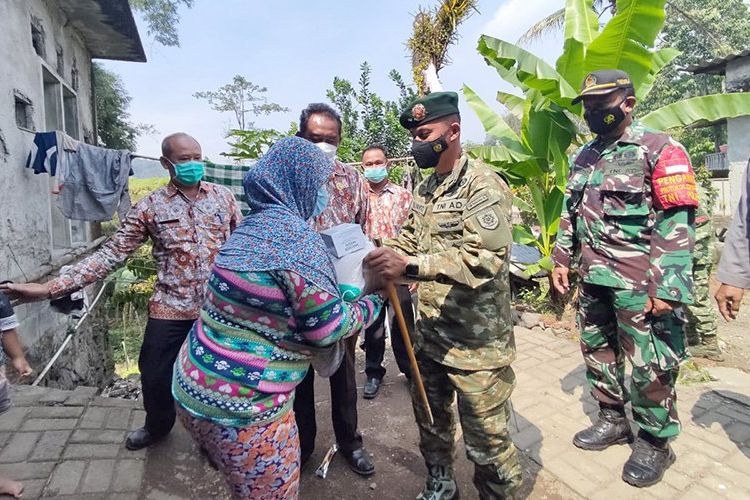 Di Tengah PPKM Darurat, Pasukan Tempur Para Raider Mayangkara "Serbu" Lima Desa di Mojokerto