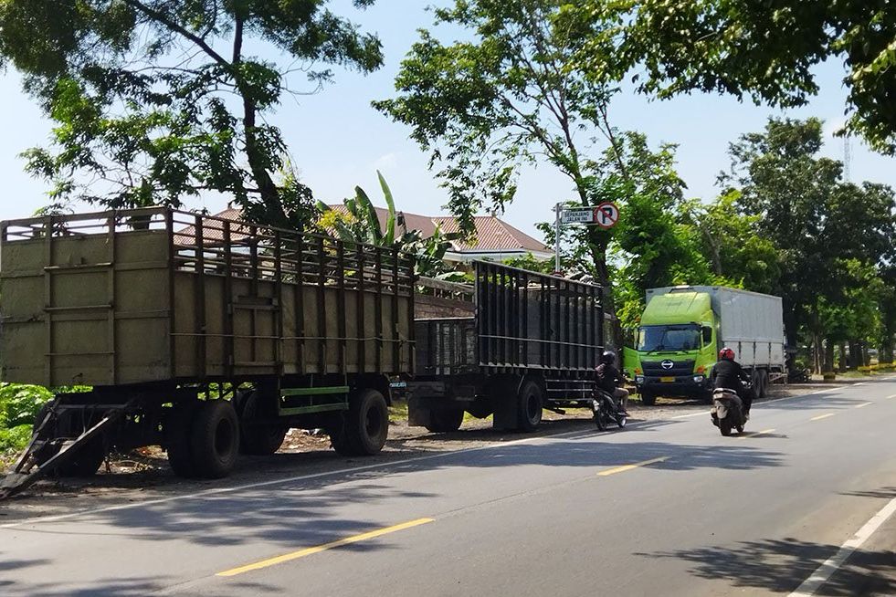 Parkir Liar Kendaraan Bertonase Besar di Probolinggo Marak, Dishub Tidak Bisa Beri Tindakan