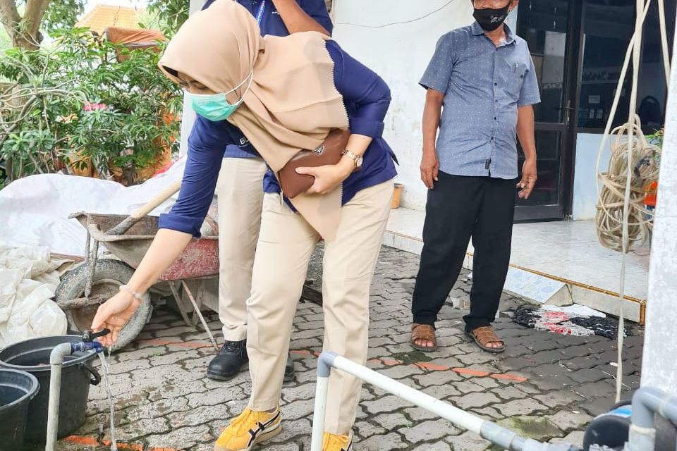 Tidak Dapat Pasokan Aliran Air PDAM, Warga Gresik Menjerit