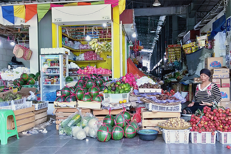 Wabah Covid-19 Hadang Pengunjung Pasar Tradisional, Pedagang Kecil Menjerit