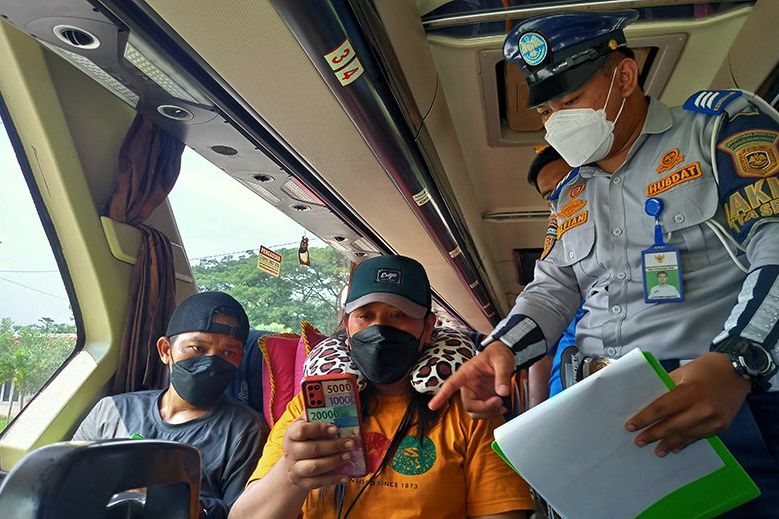 Jelang Arus Mudik Terminal Seloaji Ponorogo Tertibkan Bus Trayek Ilegal