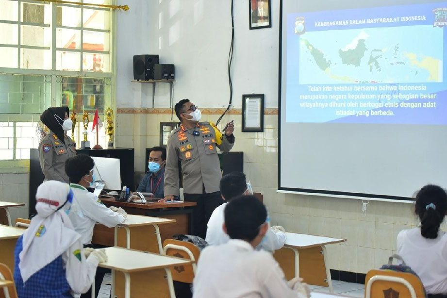 46 Ribu Siswa SD dan SMP dari Keluarga MBR Dapat Seragam Sekolah Gratis
