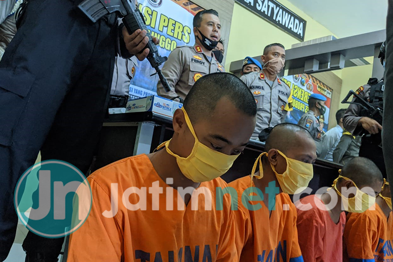 Mengendarai Motor di Jalur Pantura Probolinggo, Anggota TNI Jadi Korban Pengeroyokan