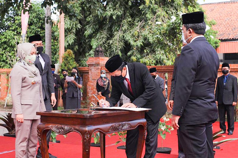 Ning Ita Kembali Melantik 15 Pejabat Fungsional 